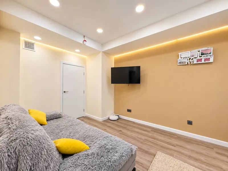 Продається простора квартира площею 72 м² у секторі Ришкани, вул. Богдана Воєвода. — Фото 4
