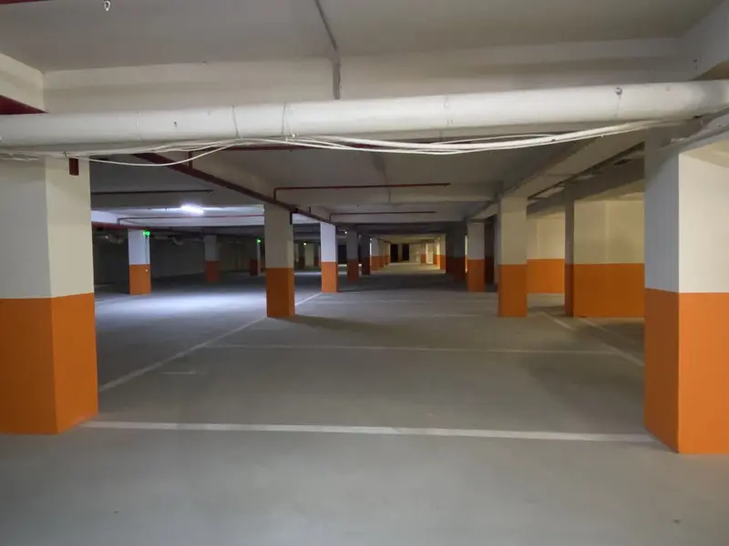 Продається просторе паркомісце площею 18 м² у секторі Ришкановка, вул. Корнешти. — Фото 3