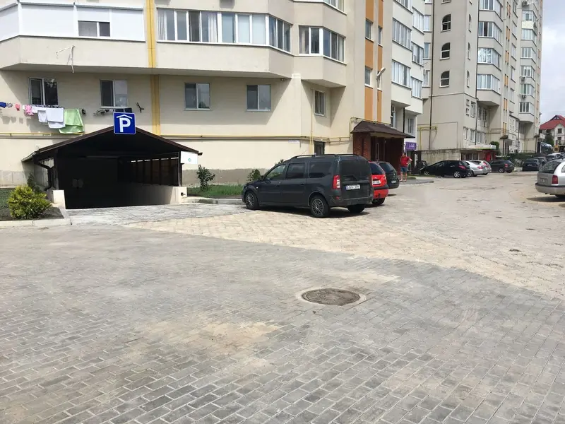 Продається просторе паркомісце площею 19 м² у секторі Ришкановка, вул. Корнешти.