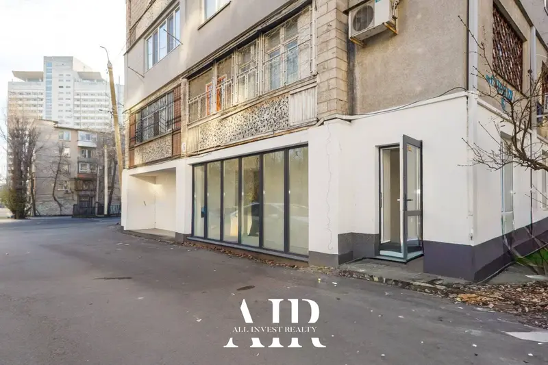 Spațiu comercial în chirie, 66 m², Centru