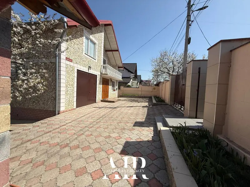 House for sale, 180 m², Stăuceni