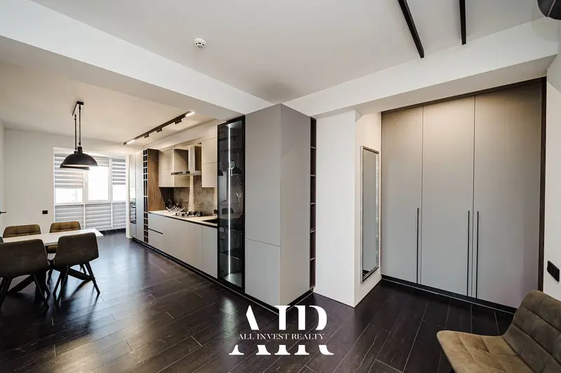 2-room apartment for rent, 81 m², Centru
