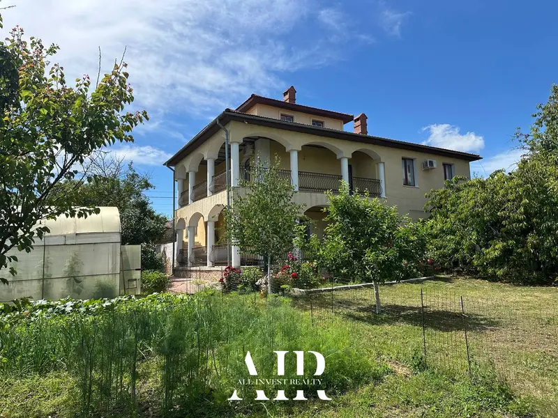 House for sale, 370 m², Budești