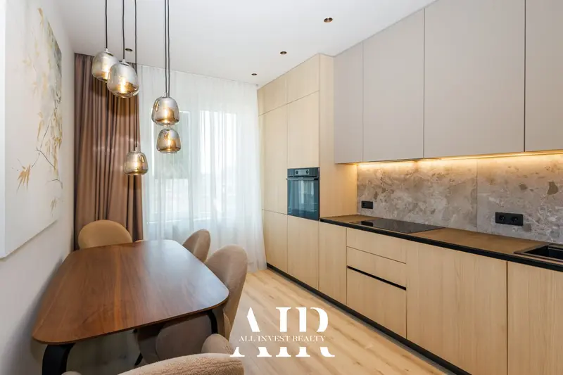 Apartament cu 2 camere de vânzare, 79 m², Centru