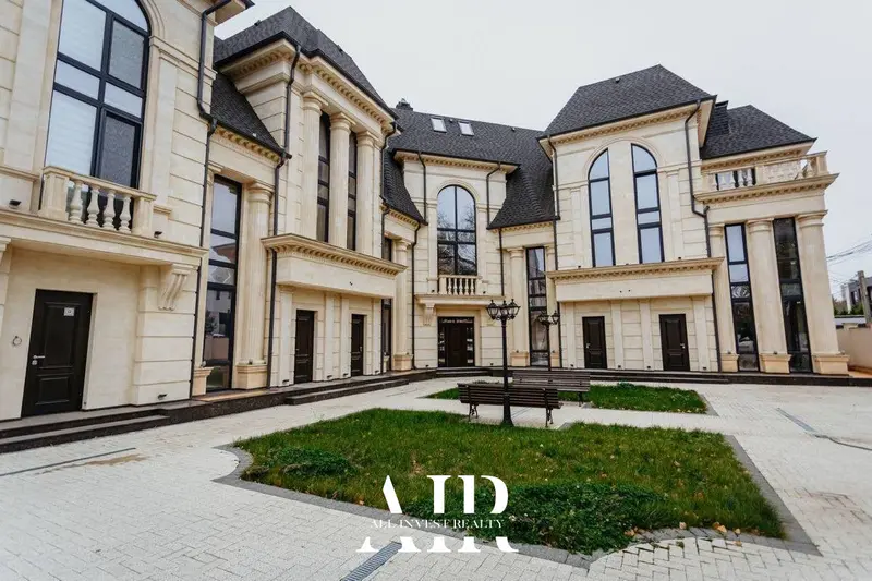 Apartament cu 3 camere în chirie, 90 m², Centru