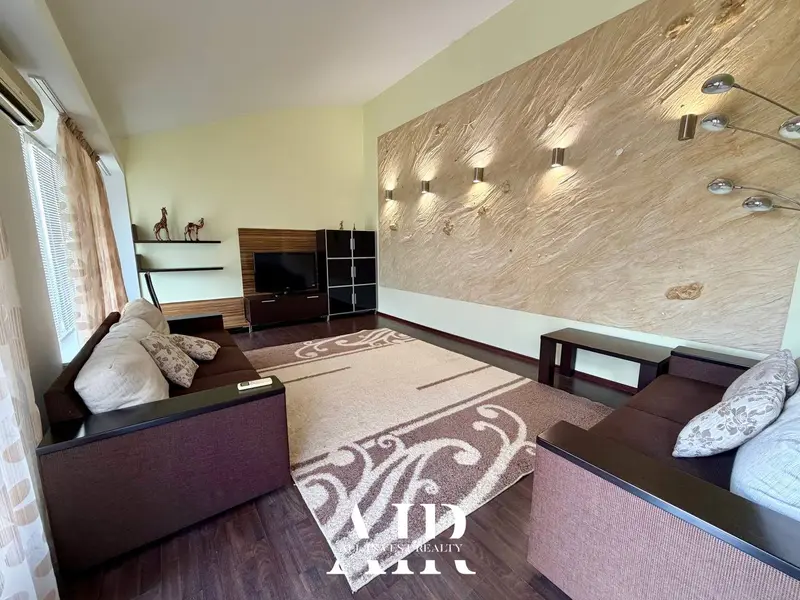 Apartament cu 2 camere în chirie, 130 m², Centru