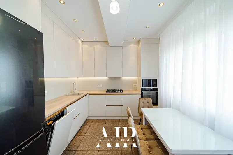Apartament cu 2 camere în chirie, 107 m², Centru