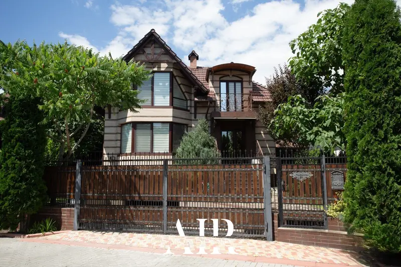 Casă de vânzare, 250 m², Grătiești