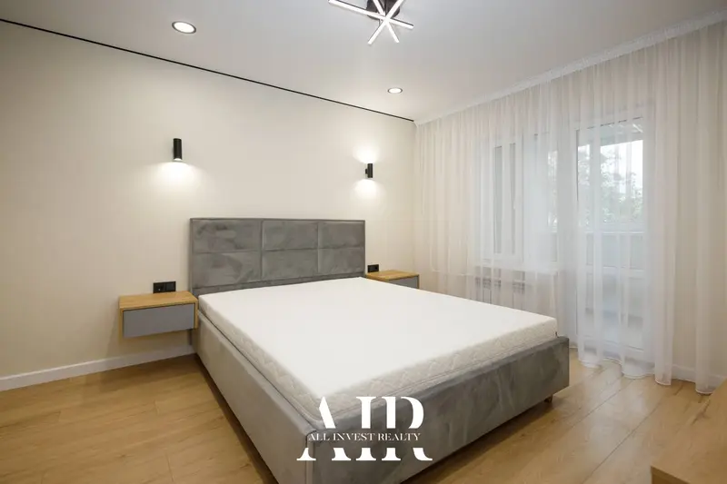 Apartament cu 3 camere de vânzare, 71 m², Centru