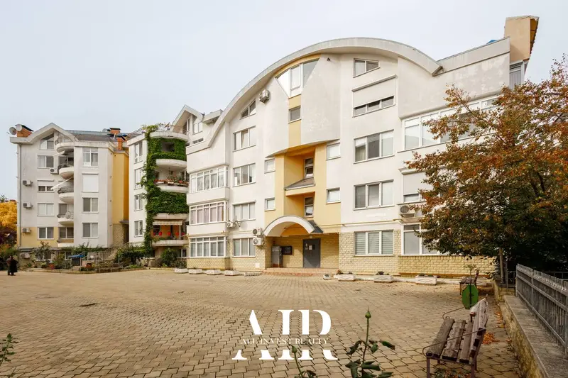 Apartament cu 2 camere în chirie, 118 m², Centru