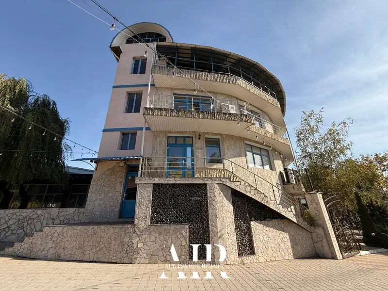 Spațiu comercial în chirie, 1800 m², Cricova